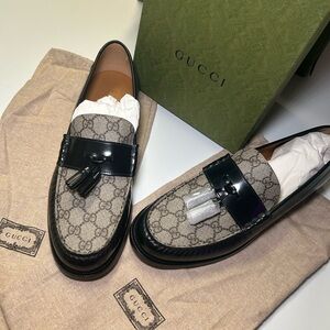**Authentic** Gucci Men's Black and Cream Loafers